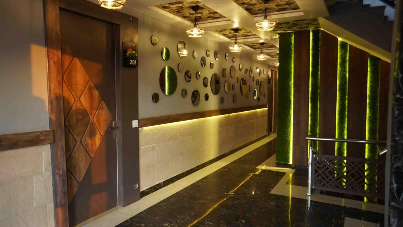 Hotel Soluxe Yamunānagar Eksteriør bilde
